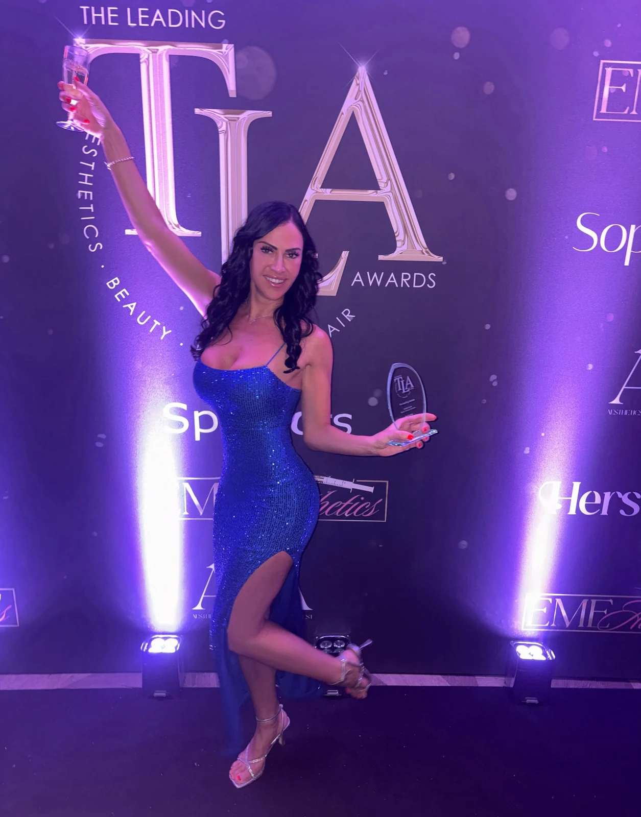 Natalie, founder of Simply Contoured Aesthetics, with her award at The Leading Aesthetics Awards